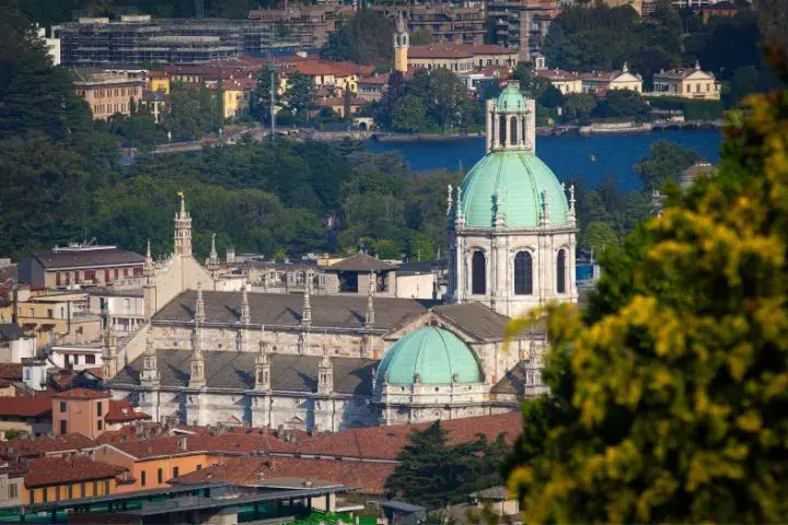 Drive Milan To Como, Como Cathedral