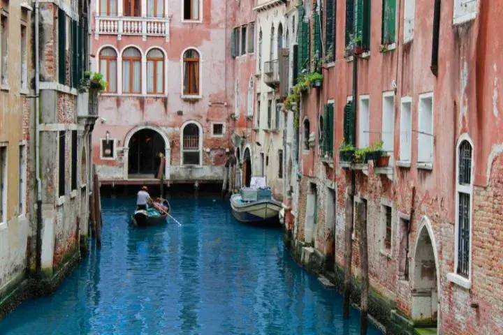 Best Travel Accessories Italy Road Trip, Venice