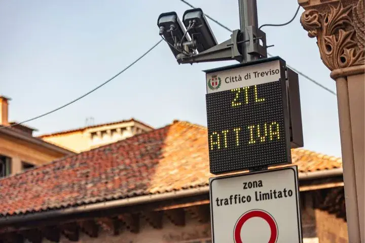 Best Navigation App Italy Road Trip, ZTL Sign