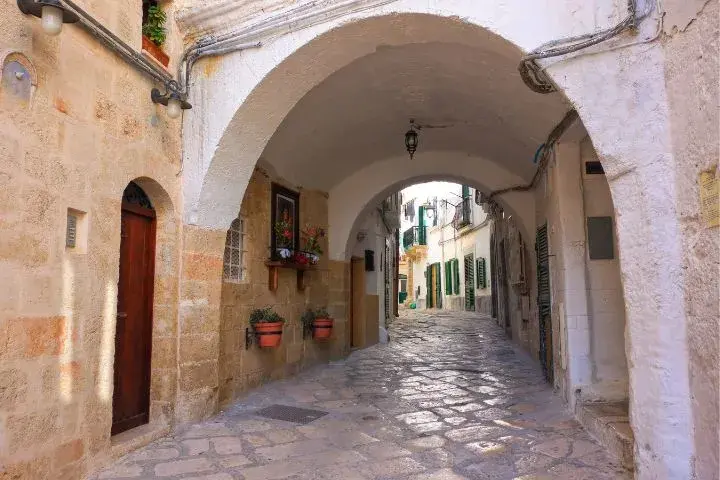 Puglia Road Trip Itinerary, Alleyway, Monopoli