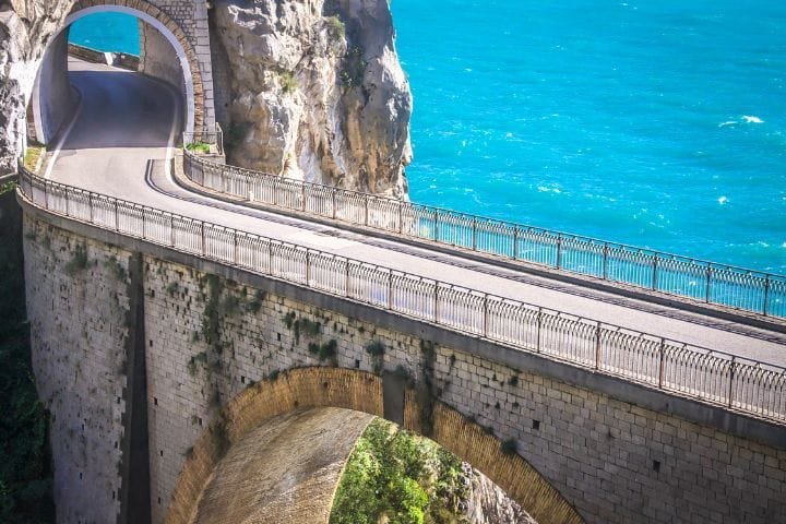 Manual vs. Automatic in Italy, Furore, Amalfi Road