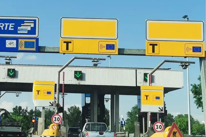 Italy Toll Roads and Telepass Explained, Telepass Lane