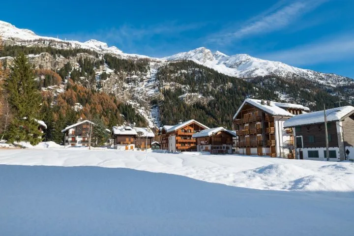 How to Drive Italian Mountain Passes in Winter, Macugnaga Resort, Anzasca Valley