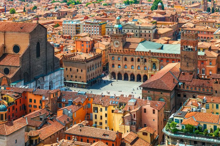 Cheapest Cities to Visit in Italy , Piazza Maggiore, Bologna