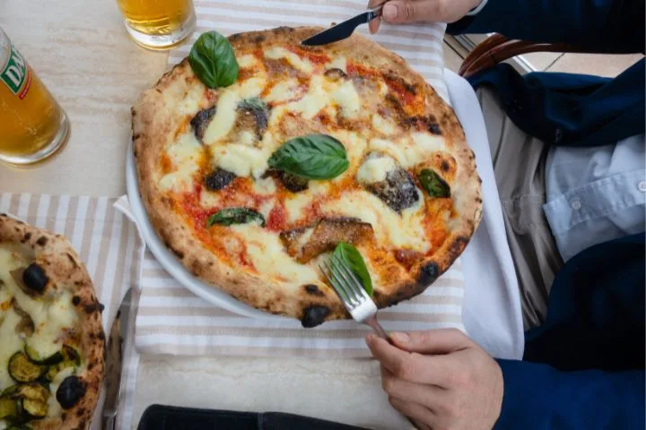 Italy Travel Guide, Pizza Napolitana, Naples