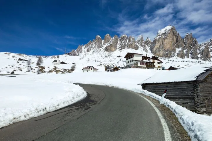How to Drive Italian Mountain Passes in Winter, Road to Gardena Pass, Trentino