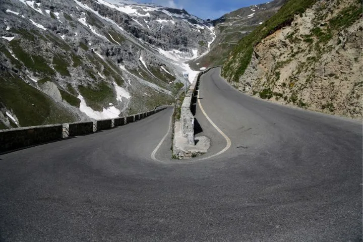 How to Drive Italian Mountain Passes in Winter, Serpentine Road to Stelvio Pass