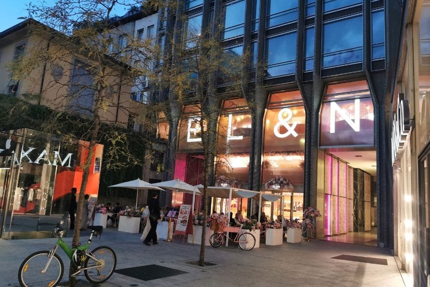 Things to Do in Milan, Cafes in Piazza Del Liberty