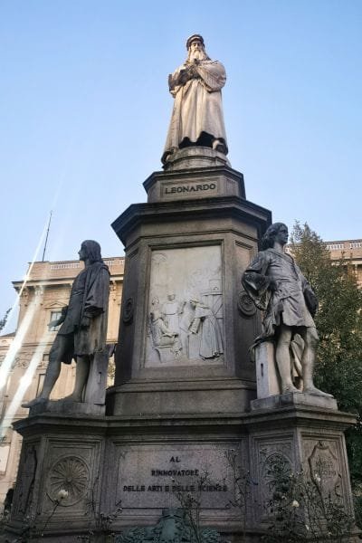 Museums in Milan, Leonardo Statue in Piazza della Scala