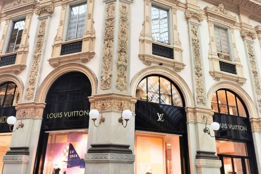 Milan Travel Guide, Louis Vuitton in Galleria Vittorio Emanuele