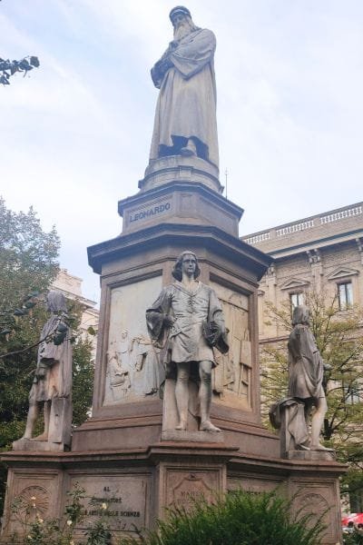 Gallerie d’Italia, Milan, Statue of Leonardo da Vinci in Piazza della Scala