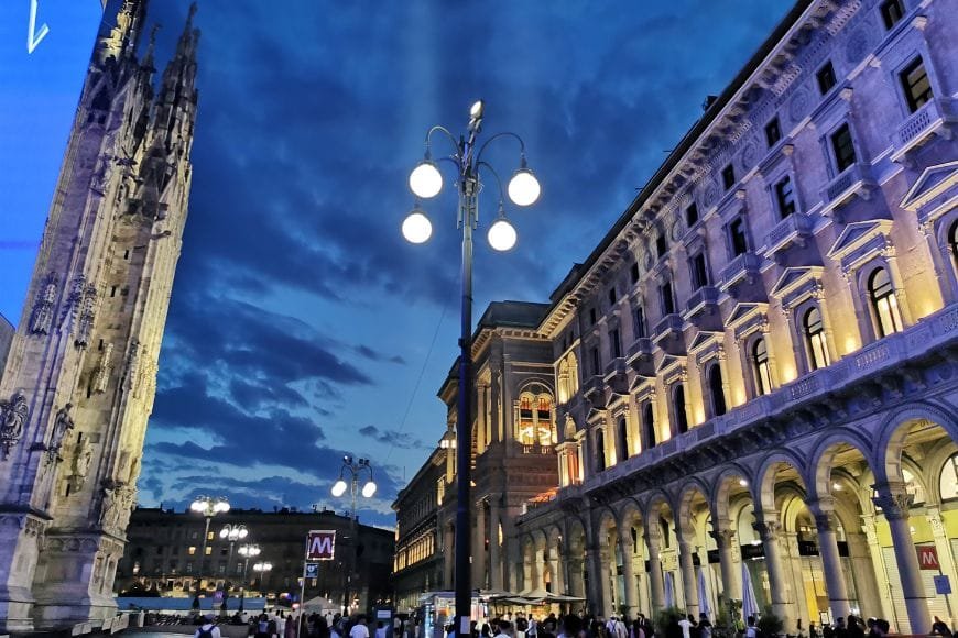 Milan itinerary, Duomo area at Night