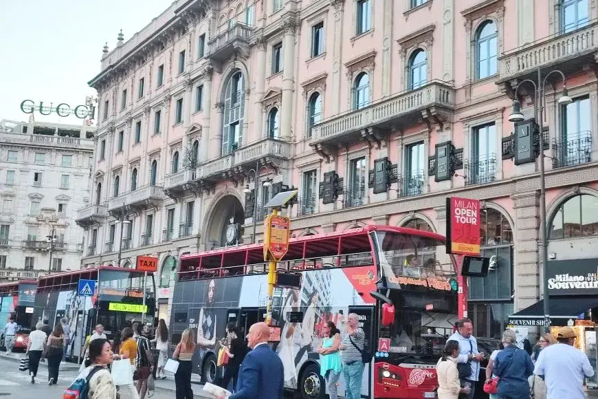 Getting Around Milan, Milan Tourist Buses