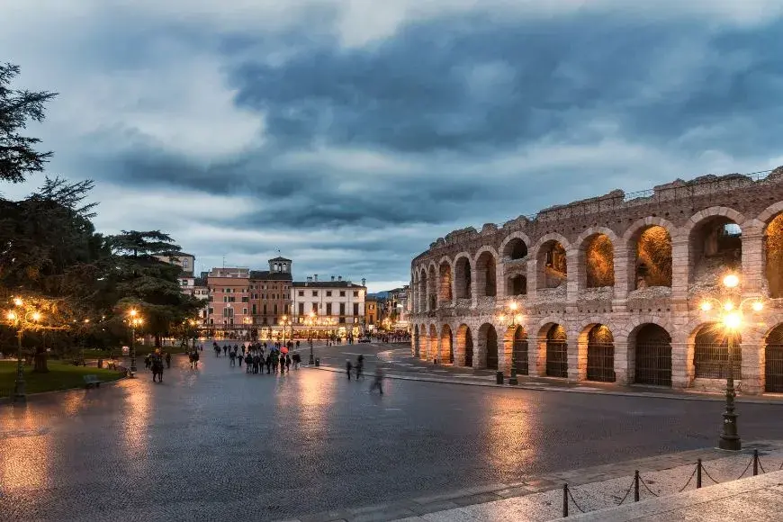 Day Trips from Milan, Verona by Night in the Rain