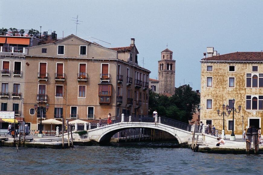 Things to Do in Venice, Bridge crossing in Venice