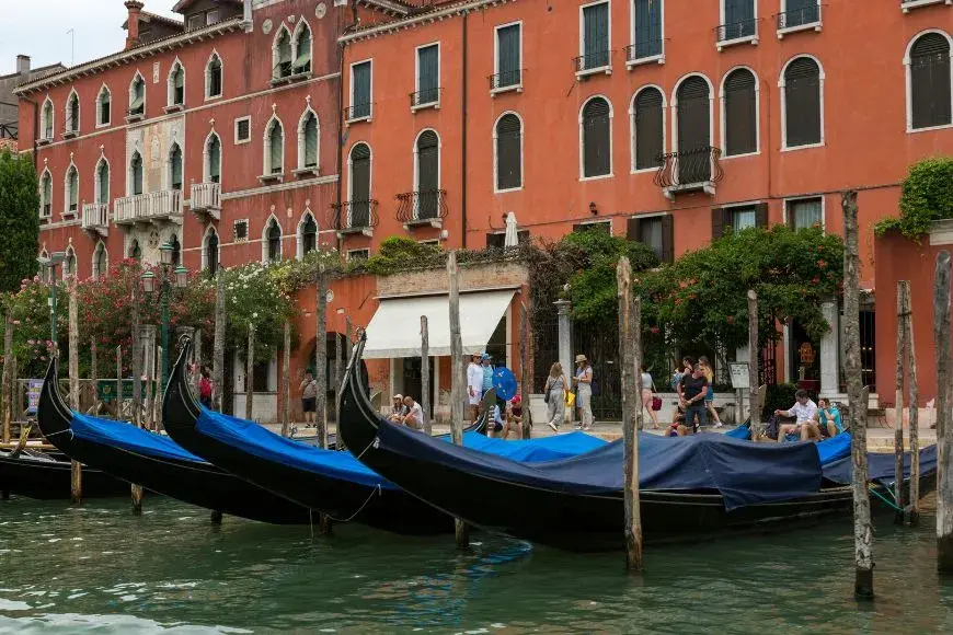 Where to Stay in Venice, Gondolas in Venice