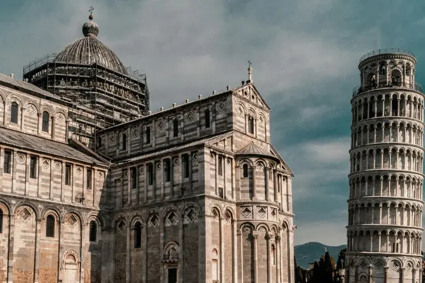 Florence Travel Guide, Leaning Tower of Pisa on a day trip from Florence
