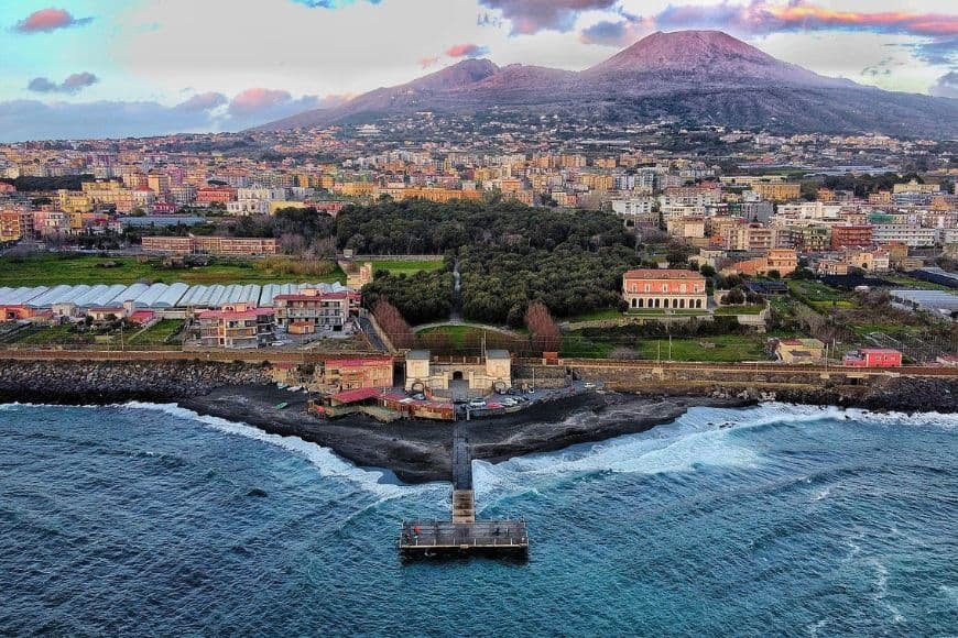 Naples Travel Guide, Mount Vesuvius