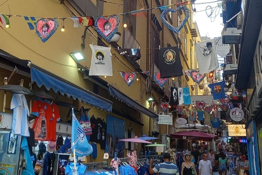 Things to Do in Naples, Naples Streets