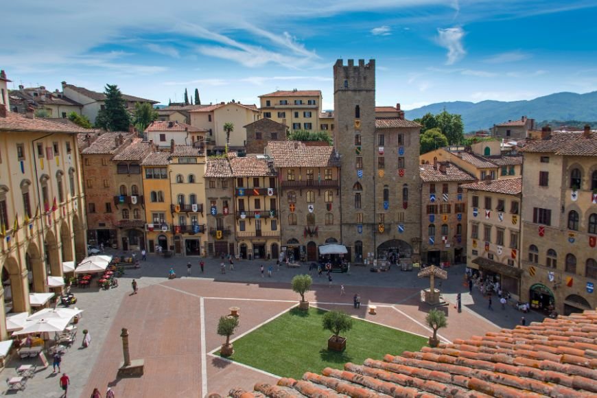 Day Trips From Florence, Piazza Grande in Arezzo