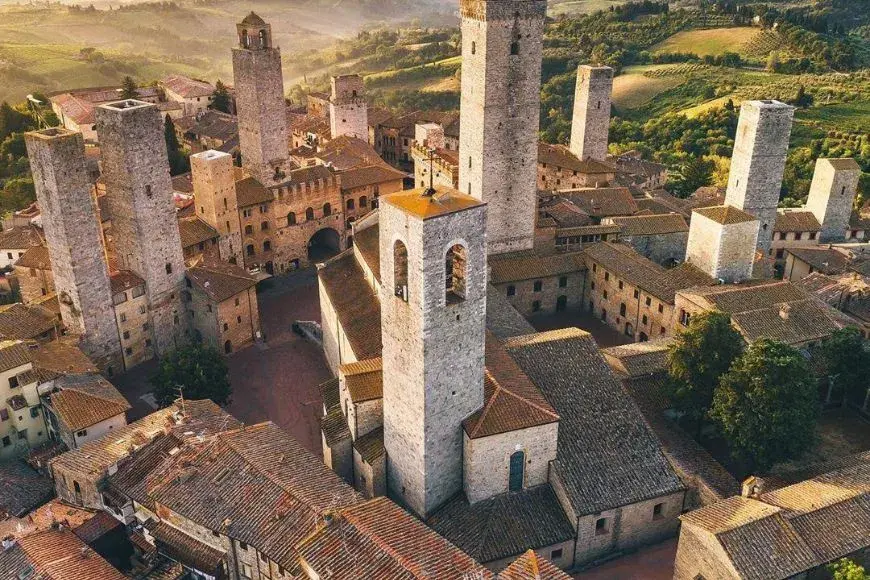Florence Travel Guide, San Gimignano hill town with medieval towers