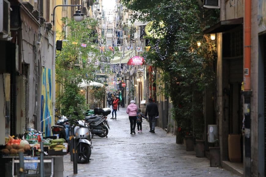 Naples Travel Guide, Streets in Naples