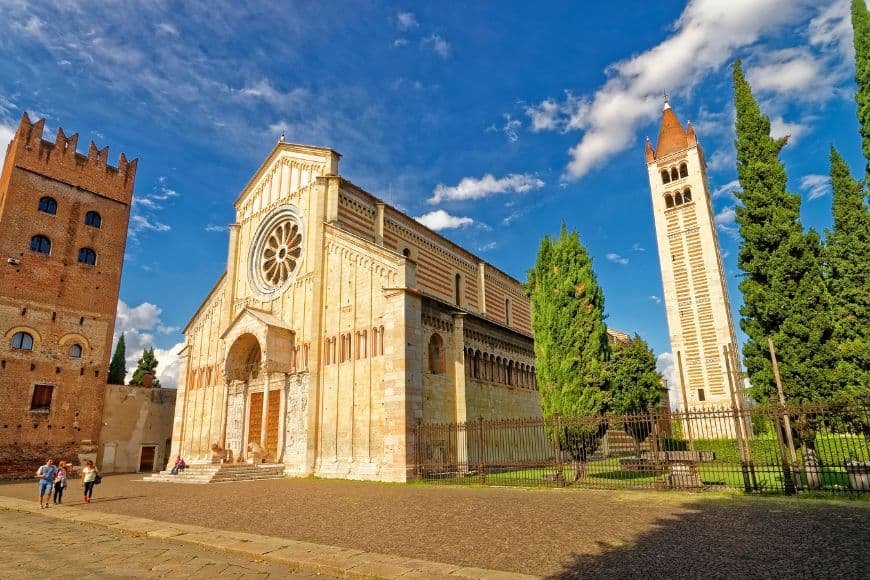 Scaliger Tombs in Verona, Basilica di San Zeno Maggiore Romanesque facade