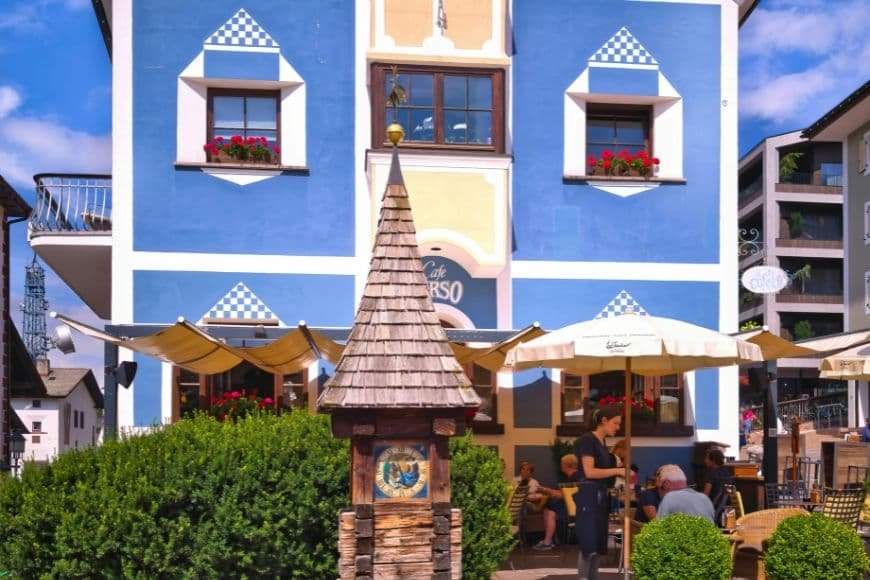 Dolomites Travel Guide, Cafe in Ortisei (Val Gardena)