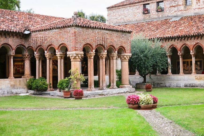 Verona Travel Guide, Cloister courtyard at San Zeno Basilica