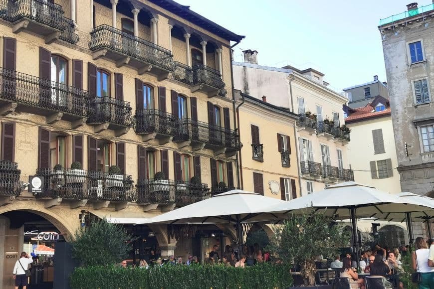 Lake Como 2-Day Itinerary, Historic restaurants and buildings in Como old town