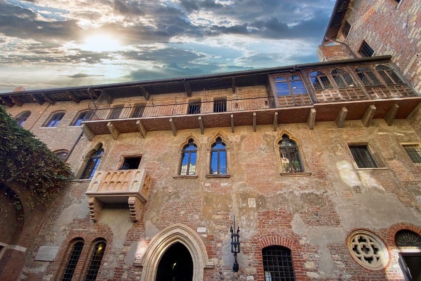 Verona Travel Guide, Juliet’s balcony at Casa di Giulietta in Verona