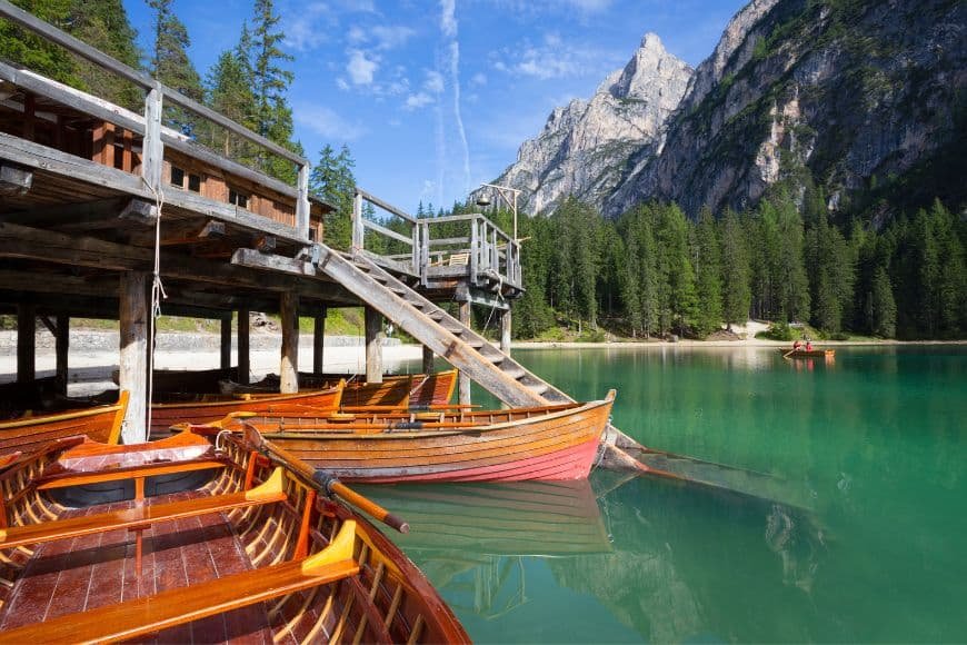 Dolomites Travel Guide, Lago di Braies turquoise alpine lake in the Dolomites