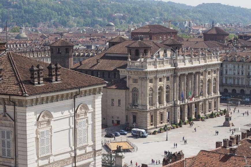 Turin Travel Guide, Piazza Castello surrounded by historic buildings in Turin