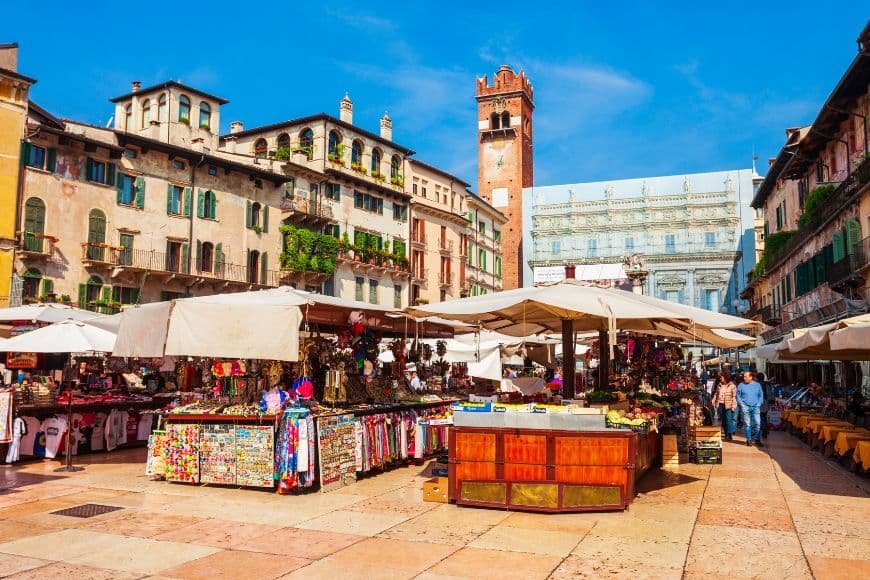 Verona Travel Guide, Piazza delle Erbe market square