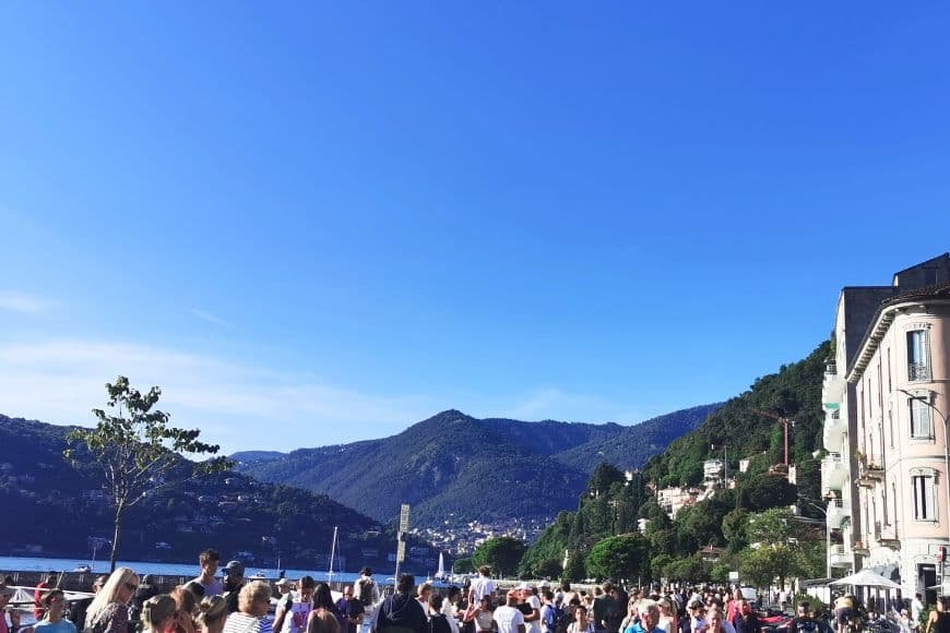 Lake Como Travel Guide, Summer crowds on Lake Como