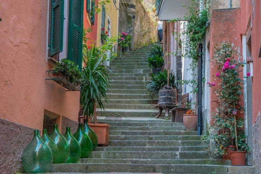 2 Days in Cinque Terre, Alley in Monterosso, Cinque Terre