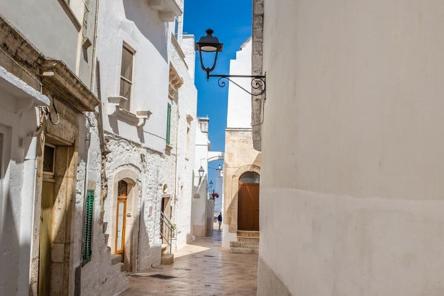Southern Italy Travel Guide, Bari old town narrow streets, Puglia Italy