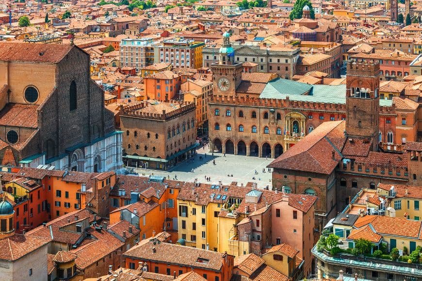 Bologna Travel Guide