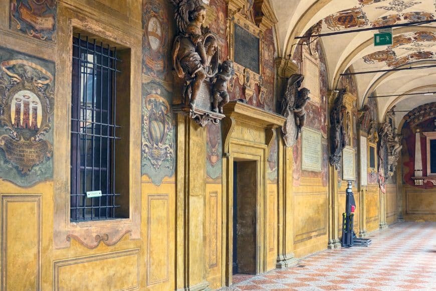 Bologna Travel Guide, Courtyard of the Archiginnasio