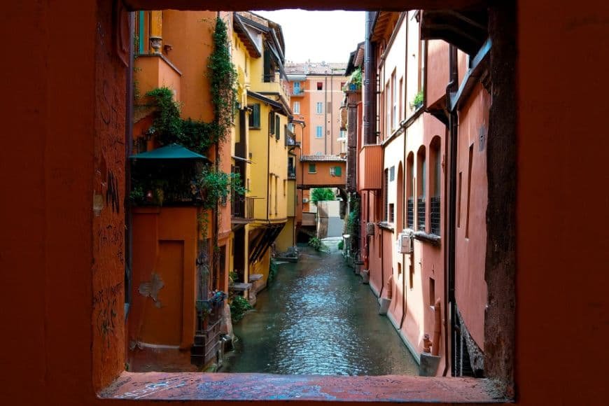 Things to Do in Bologna, Finestrella di Via Piella hidden canal window in Bologna