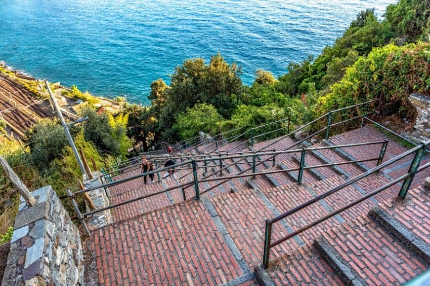 2 Days in Cinque Terre, Lardarina staircase leading up to Corniglia village