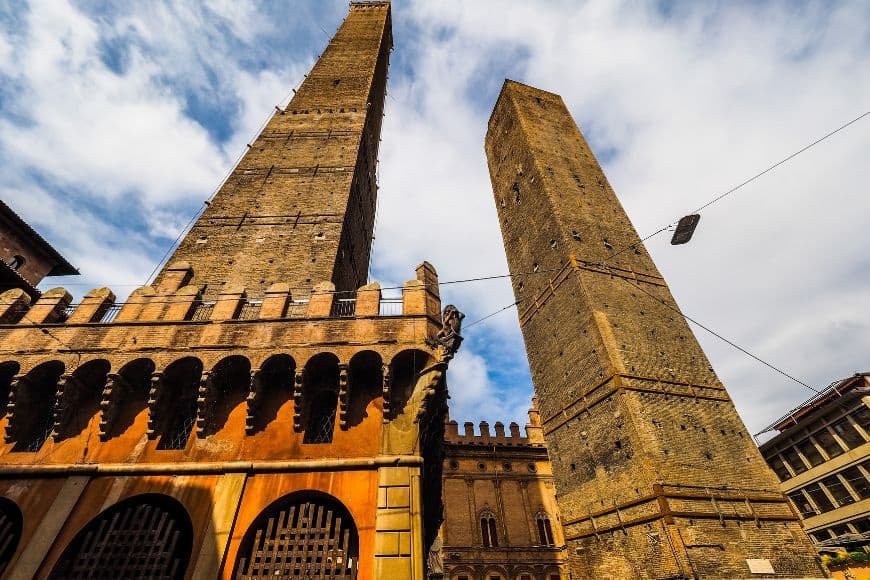 Things to Do in Bologna, Le Due Torri, medieval tower in Bologna