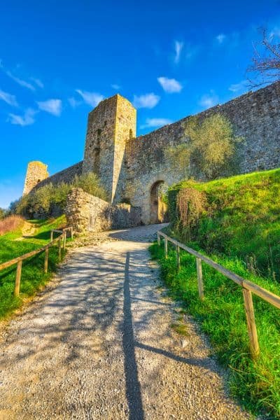 Siena Travel Guide, Monteriggioni medieval walls