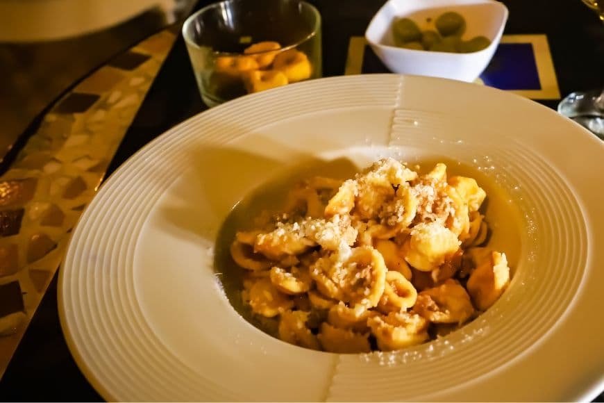 Bari Travel Guide, Orecchiette pasta in Bari