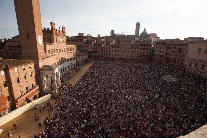 Siena Travel Guide, Palio di Siena horse race in Piazza del Campo crowd atmosphere