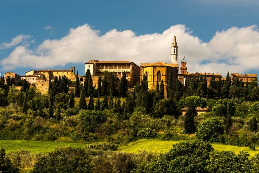 Tuscany Travel Guide, Pienza historic town overlooking the Val d'Orcia valley