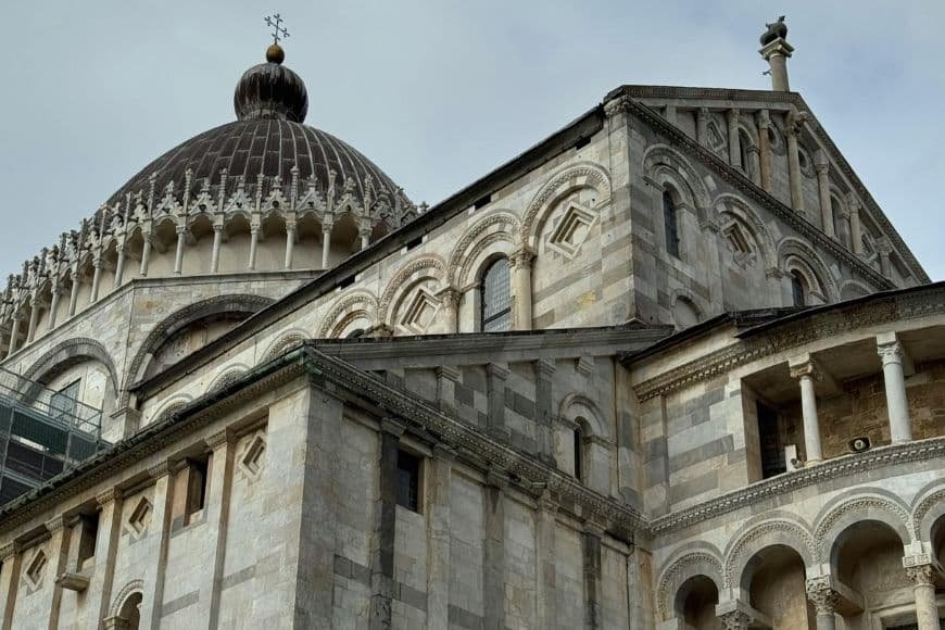 Pisa Travel Guide, Pisa Cathedral (Duomo di Pisa) marble façade in Piazza dei Miracoli