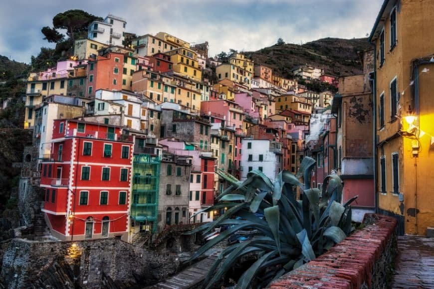 Cinque Terre Travel Guide, Riomaggiore houses in Cinque Terre Italy