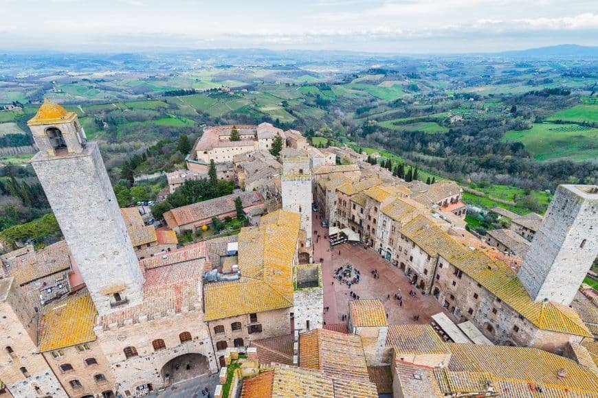 Tuscany Travel Guide, San Gimignano medieval towers rising above the Tuscan countryside