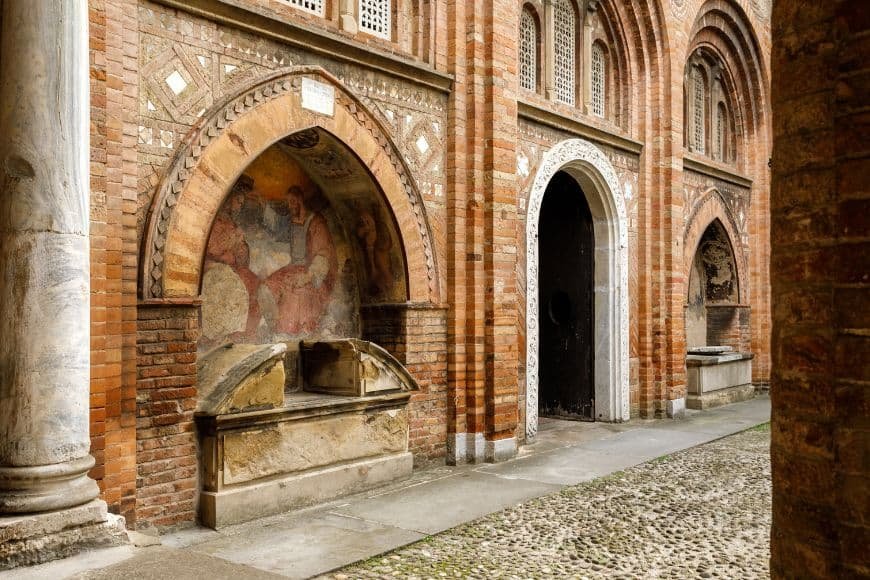 Bologna Travel Guide, Santo Stefano complex courtyard in Bologna historic center